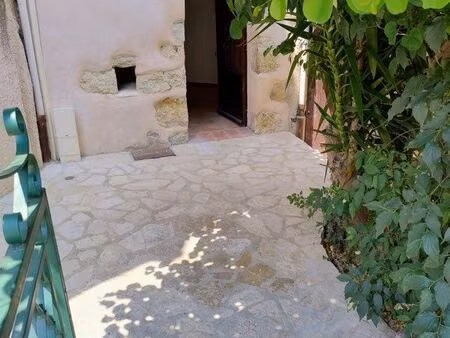 particulier loue maison de village