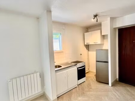 studio 30m² pour etudiante seule dans petite residence calme