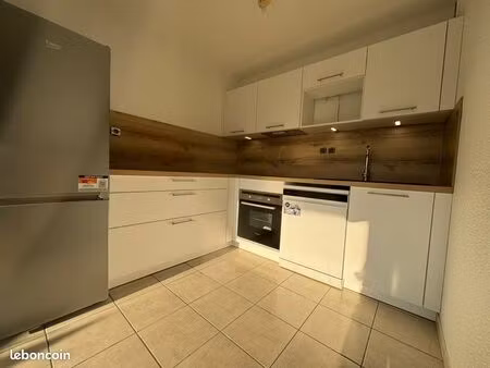 à louer – t2 meublé de 40 m² avec balcon  piscine et 2 places de parking – nangy (74380)