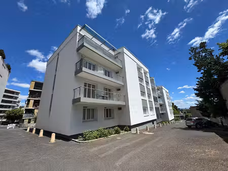 studio avec parking
