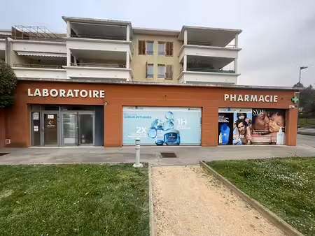 local 114 m2 - duranne