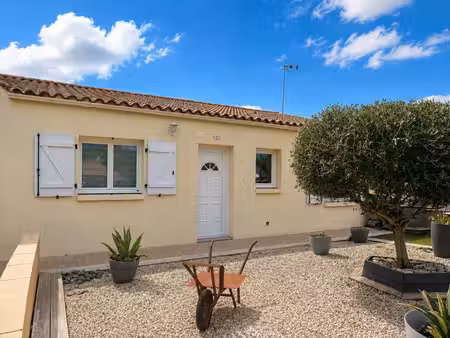 la boissière des landes  maison trois chambres 85 m²  garage 30 m²  jardin 384 m² au calme