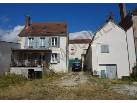saint-florentin – agréable propriété avec maison principale  maison d'amis et vaste jardin