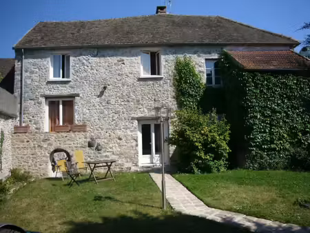 maison en pierre avec dépendance et garages 2 voitures sur 640m clos de murs