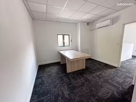 location d'un ensemble box / cellules / cabinet — 37 m² (3 pièces) — aix-en-provence