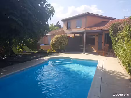 maison familliale 4 chambres avec piscine chauffée