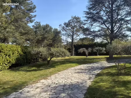 terrain à bâtir de 540 m² à charleval (13)