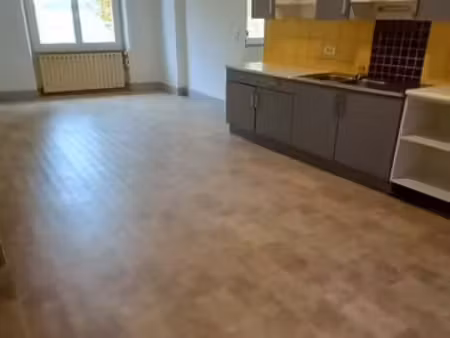 appartement f3 de 92 m² à louer - jussey
