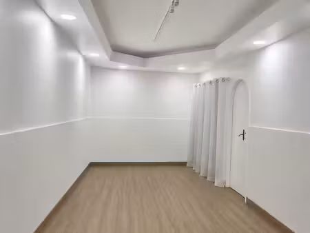 local commercial 25m2 et sous sol
