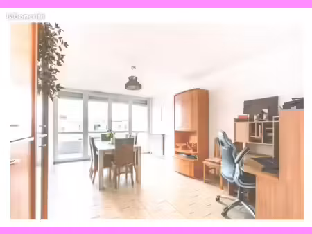 lyon 8 - t5 lumineux 92 m2 résidence calme  sécurisée  aérée et entretenue
