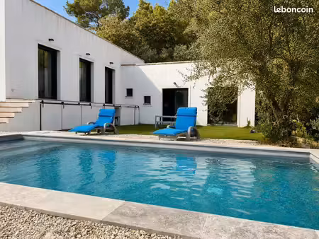 villa d'architecte contemporaine avec piscine – un havre de paix aux portes de nice