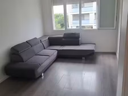 à louer – joli t3 meublé rénové de 50 m² avec balcon  cave et parking – saint-tronc marsei