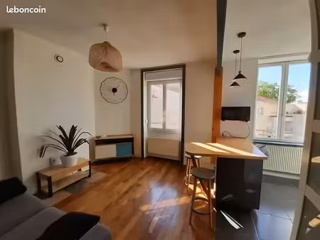 t2 bis meublé de 52 m² – lumineux et traversant – villeurbanne (place wilson)