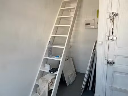petit bureau dans bel immeuble