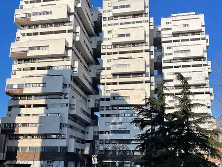 place de parking double (en enfilade) - immeuble de standing sécurisé
