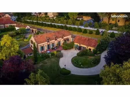 propriété 6 pièces 220 m²