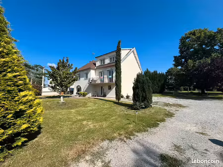 propriété 8 pièces 178 m²