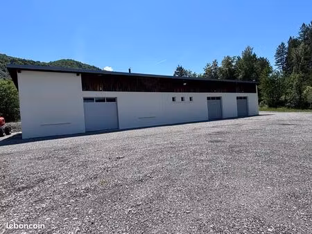 local entrepôt garage