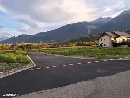 terrain constructible et viabilisé à eygliers (05)