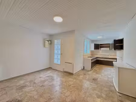 location appartement 1 pièce 32 m² à sausset-les-pins (13960)