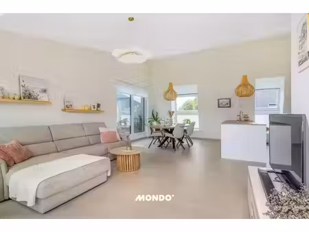 penthouse économe en énergie avec une grande terrasse  une