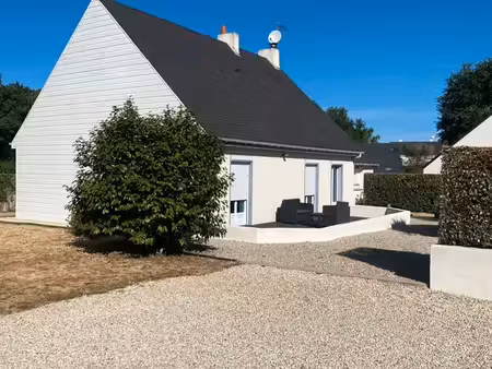 maison de plein-pied de 115 m2 sur un terrain de 1170 m2  4 chambres  proche centre-ville 