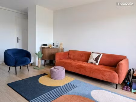 superbe apparte familial rénové – lumineux  vue dégagée  ascenseur – versailles mairie
