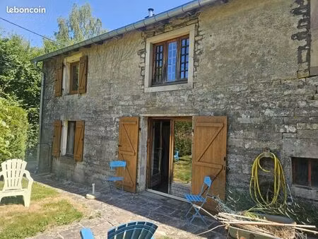 ferme + dépendance en pierre + terrain & source