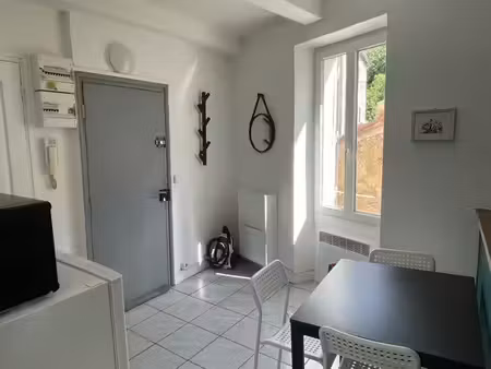 loue t2 bis climatisé et meublé
