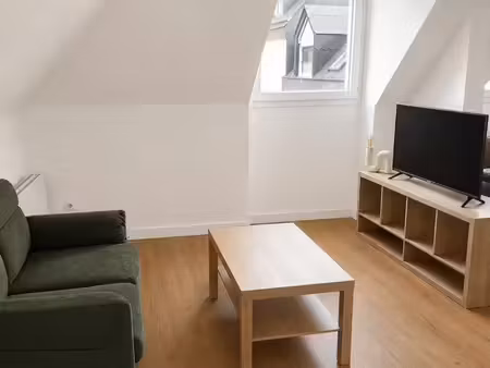 à louer – studio meublé rénové de 26 m² (34 m² au sol)