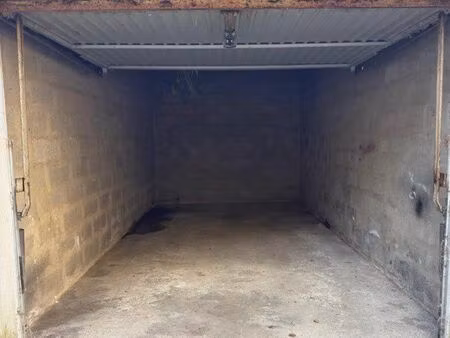à loué garage longuyon
