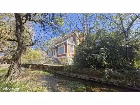 maison 8 pièces 260 m²