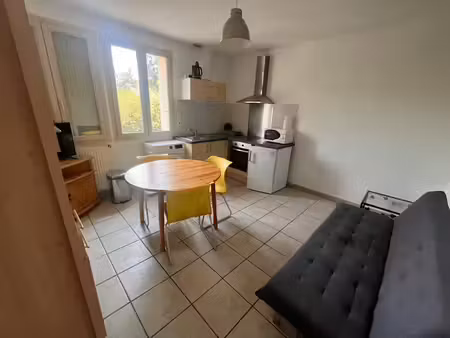 location meublée appartement 2 pièces 30 m² à chatellerault (86100)  530 €