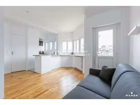 t2 meublé lumineux avec balcon à paris