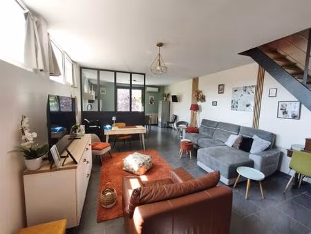maison de ville + garage 50 m2 + cour + parking