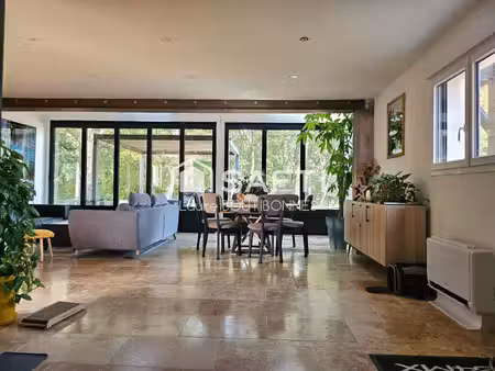 maison familiale rénovée de 182 m² avec dépendance et double garage