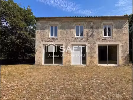 bâtisse en pierre à rénover.