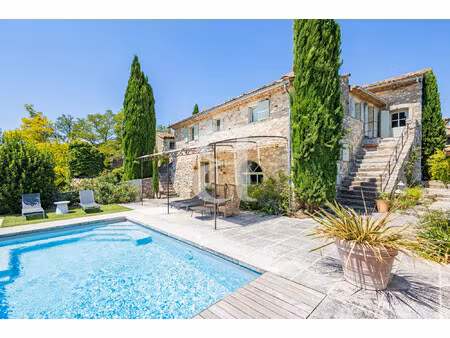 superbe propriété avec gîte  piscine et vue panaramique régi