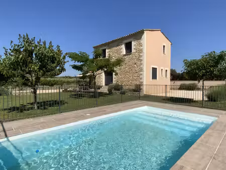 bastide récente dans village tous commerces.