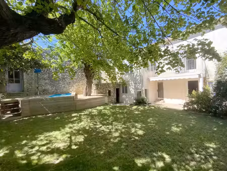 charmante maison de village avec terrasses et jardin.