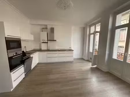 a louer - rue moyenne - appartement de standing t4 avec balc