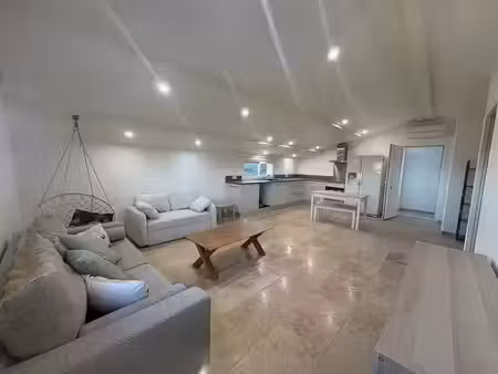 location meublée appartement 2 pièces 55 m² à eyguières (13430)  750 €