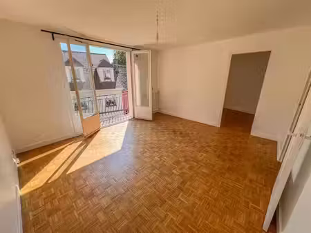 location appartement 2 pièces 50 m² à saint-rémy-lès-chevreuse (78470)  870 €