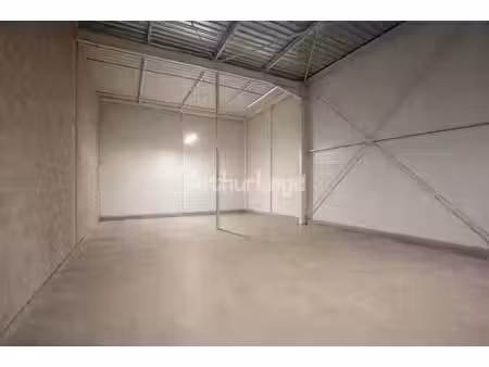 location commerce sezanne 51120 153m²