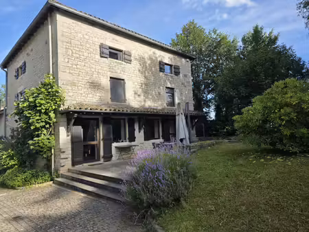 ancien moulin rénové au cœur d'un parc de près de 3 hectares
