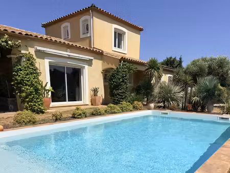 élégante villa de style méditerranéen à deux pas du lac de la cavayère et carcassonne