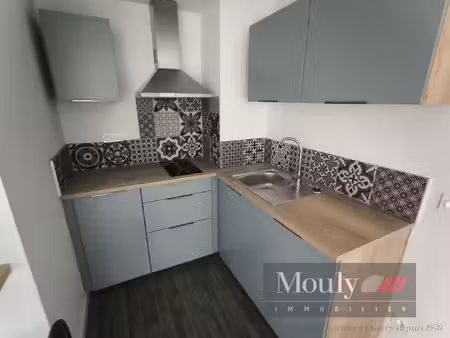 studio non meuble avec balcon refait a neuf