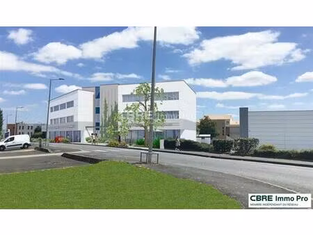 location commerce saint benoit 153 m²