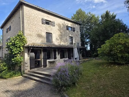 ancien moulin rénové au cœur d'un parc de près de 3 hectares