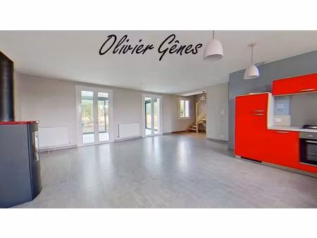 maison individuelle - 95 m² - 3 chambres - véranda- 2 salle de bains - sous-sol et jardin